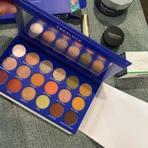 Tresluce - La Flor de Mexico - Eyeshadow Palette Beauty Bundle - NWT ✨